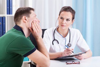 kadın doktor hemokromatozis'te hasta