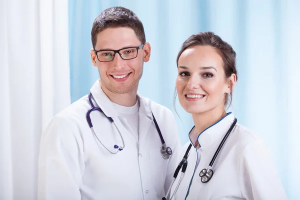 Young male and femal doctors — Stock Photo, Image