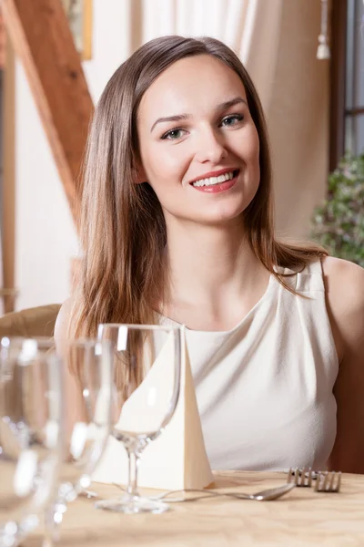 Žena v restauraci — Stock fotografie