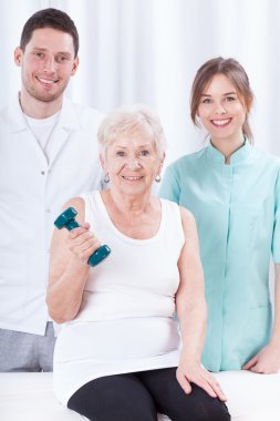 yaşlı kadın ile Halter egzersiz