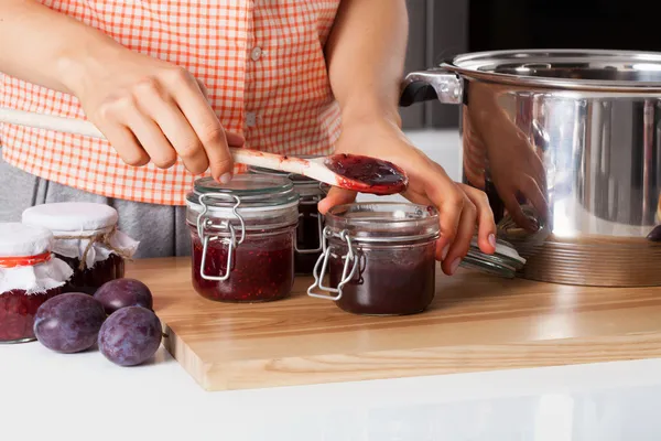 Conservação de frutos caseiros — Fotografia de Stock