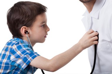 küçük çocuk doktoru ile ziyaret