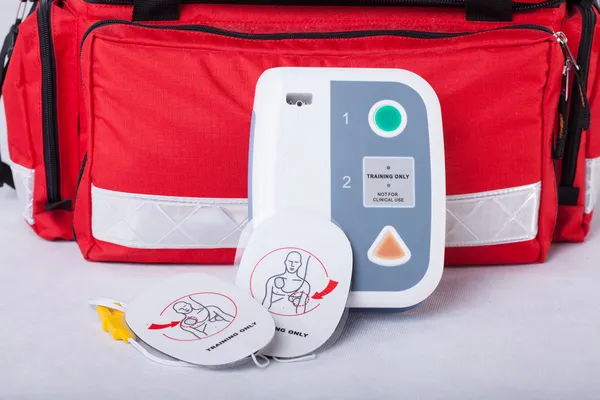 Automatisk extern defibrillator — Stockfoto