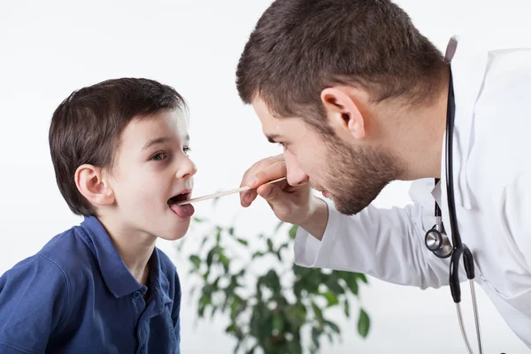 Padiatrician during work — Stock Photo, Image