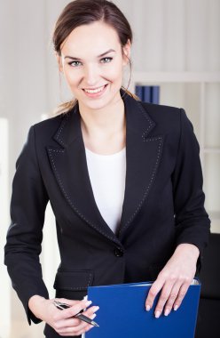 iş kadını gülümseyen