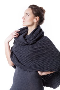 düşünceli kadın giyiyor boğazlı kazak