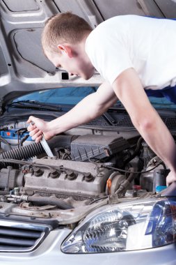 mekanik tamir araba motoru
