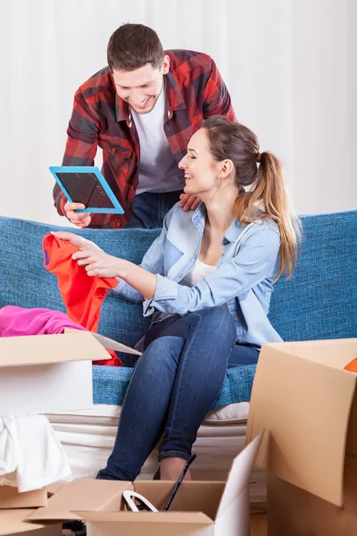 Happy couple during moving house — Stock Photo, Image
