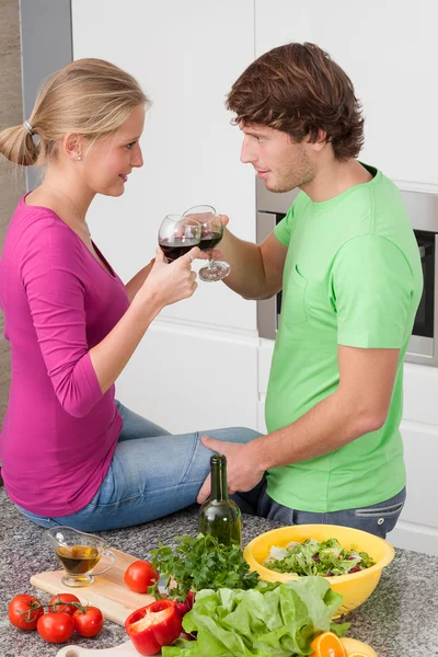 Couple at kitchen — Stock Photo, Image