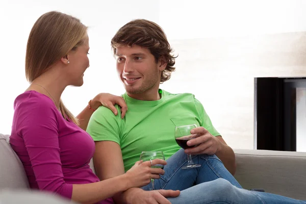 People drinking red wine — Stock Photo, Image