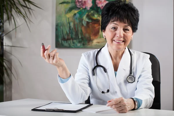 Similing female doctor — Stock Photo, Image