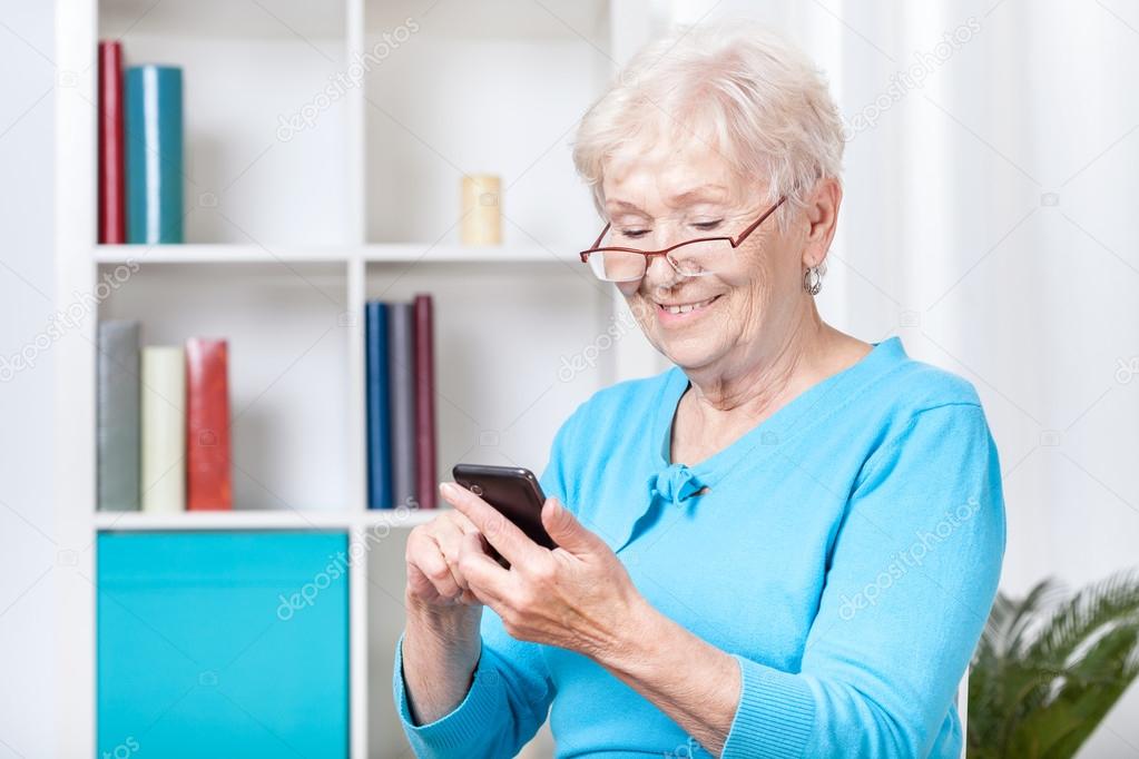 Мобильные Знакомства С Пожилыми Женщинами