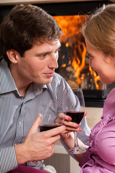 Entspannen Sie sich bei einem Glas Wein — Stockfoto