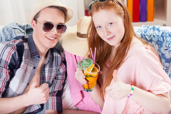 Couple going on  holiday — Stock Photo, Image