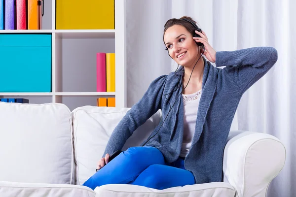 Woman learning foreign language in her home — Stock Photo, Image