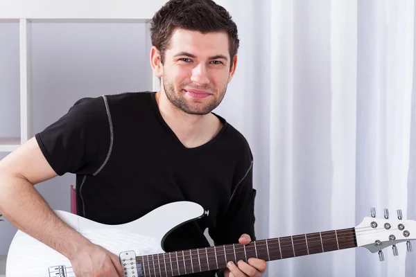 Musician with electric guitar — Stock Photo, Image