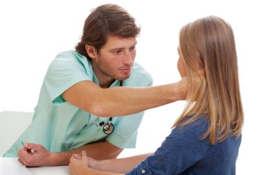 çocuk doktoru muayene kız