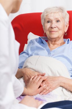 Hemşire ziyaret kıdemli hasta