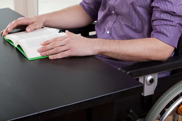 Disabled man reading a book — Stock Photo, Image