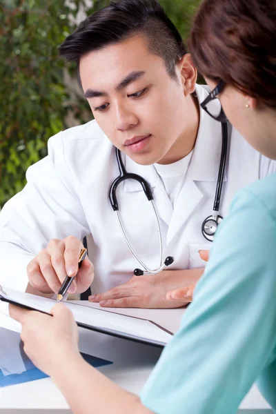 Medici durante il lavoro — Foto Stock