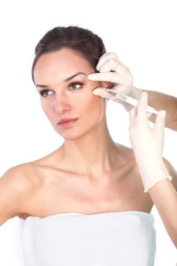 göz çevresi kırışıklıkları kaldırma