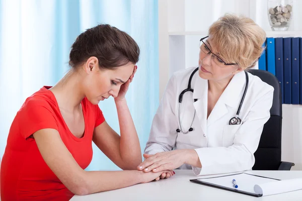 Doctor with depressed patient — Stock Photo, Image