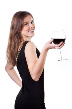 bir bardak kırmızı şarap tutan güzel bir kız