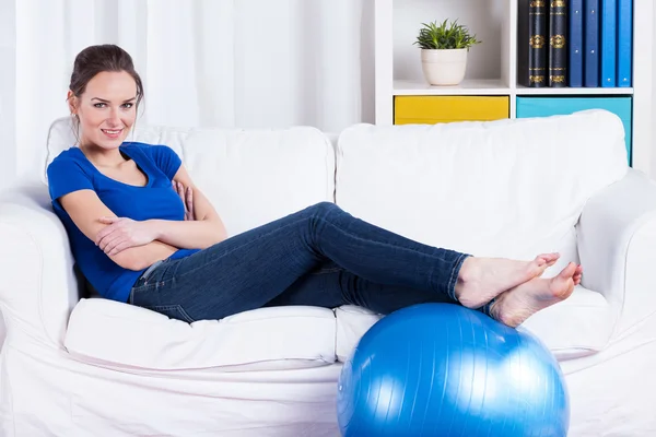 Woman before fitness at home — Stock Photo, Image