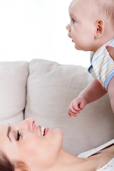 Mum spending time with baby — Stock Photo, Image