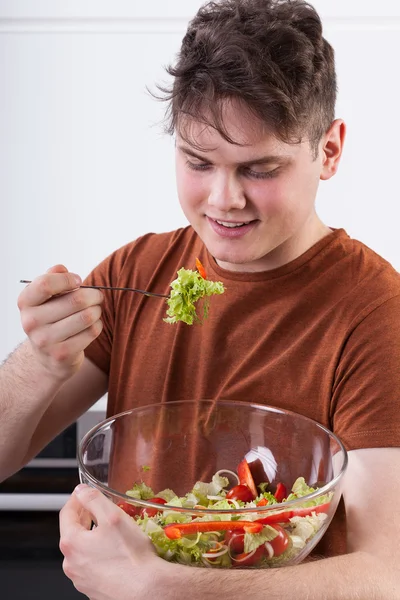 Man eten Salade — Stockfoto