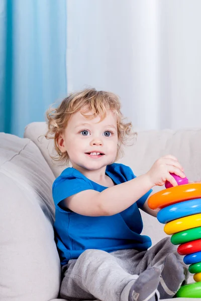 Happy little boy plays with blocks — Stock Photo, Image