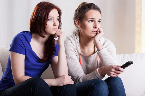 Vrouwen kijken film — Stockfoto