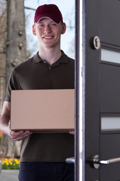 Mensageiro na porta — Fotografia de Stock