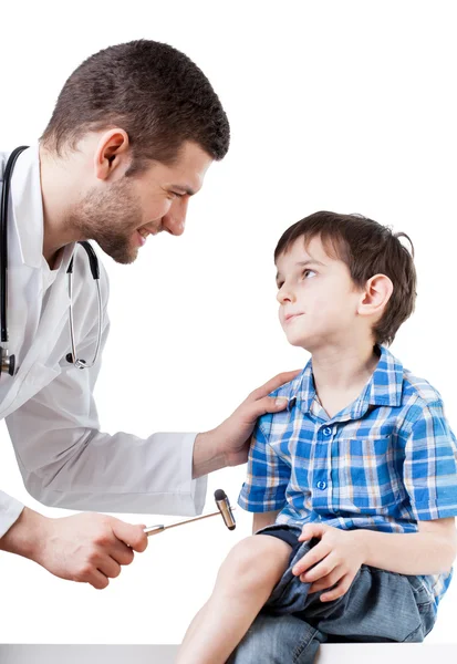Ziek jongen bij de arts — Stockfoto