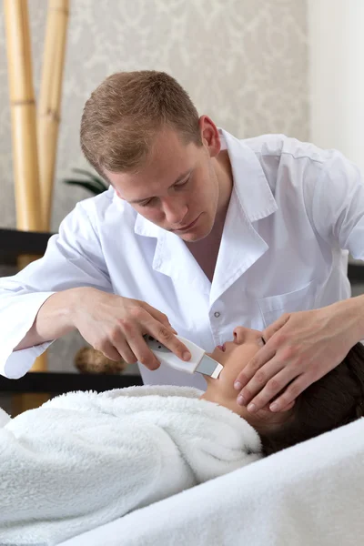 Professionelle Reinigung der Haut — Stockfoto