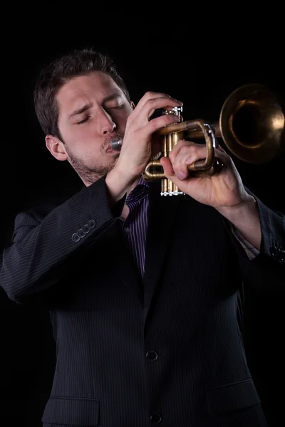 Man playing a trumpet — Stock Photo, Image