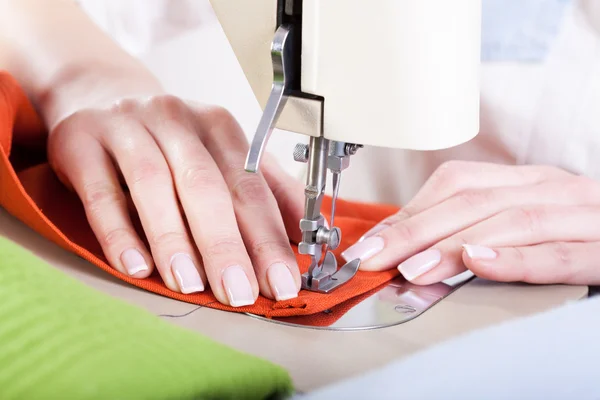 Tailor sewing a fabric — Stock Photo, Image
