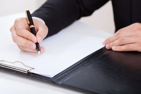 Hombre tomando notas — Foto de Stock