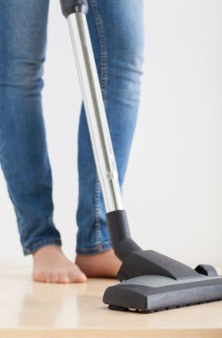 Elektrikli süpürge ile kahya