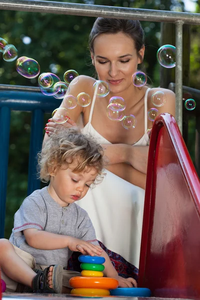 Mother and son playing — Stock Photo, Image