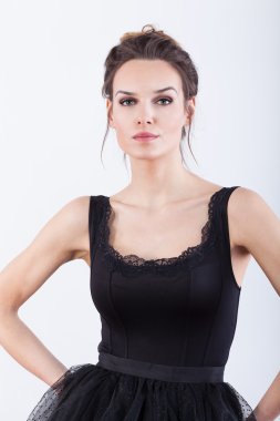 siyah elbise modeli