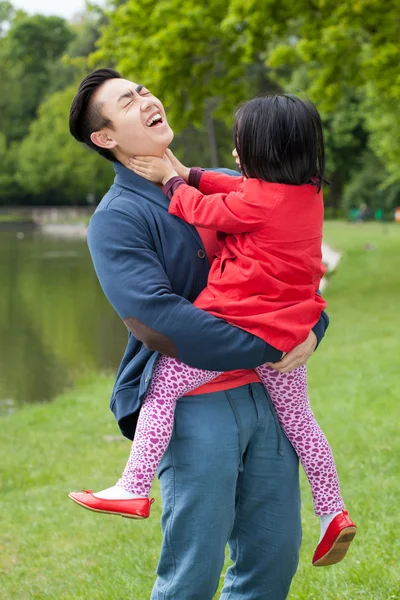 Father holds his daughter — Stock Photo, Image