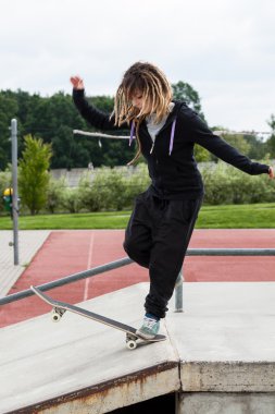 Skate Kız kaykay gezintisi