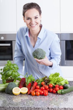 ev kadını yemek hazırlama