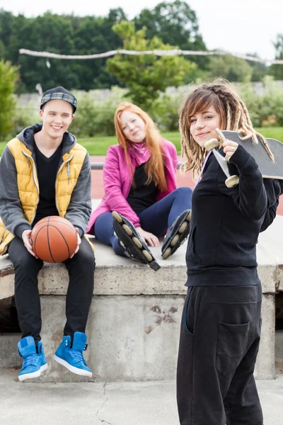 Adolescentes relaxante — Fotografia de Stock