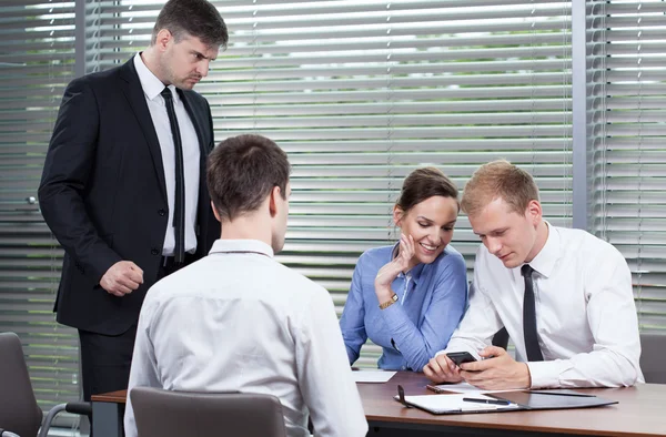 Mitarbeiter hören nicht auf Chef — Stockfoto