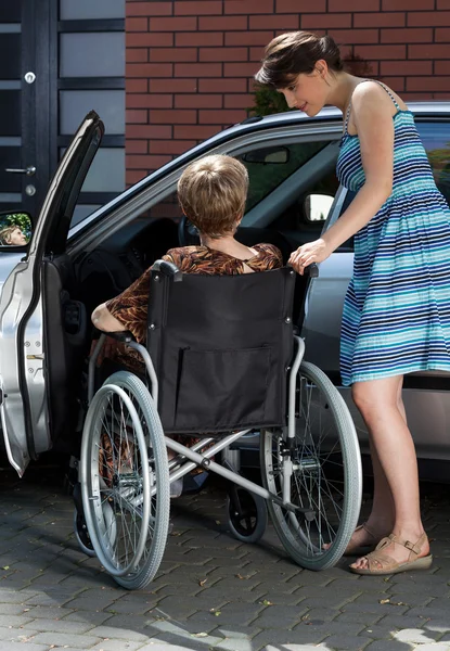 Woman helping disabled — Stock Photo, Image