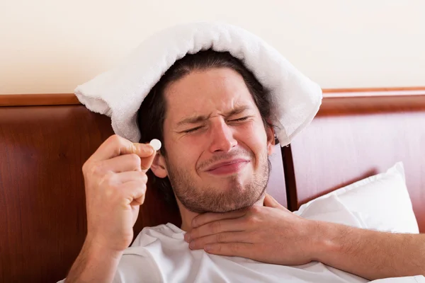 Man with sore throat — Stock Photo, Image