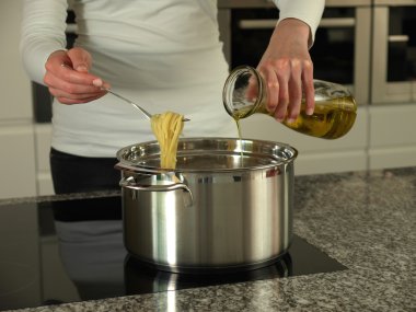 spagetti yemek hazırlama