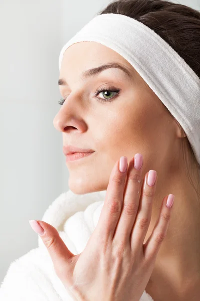 Woman making up — Stock Photo, Image